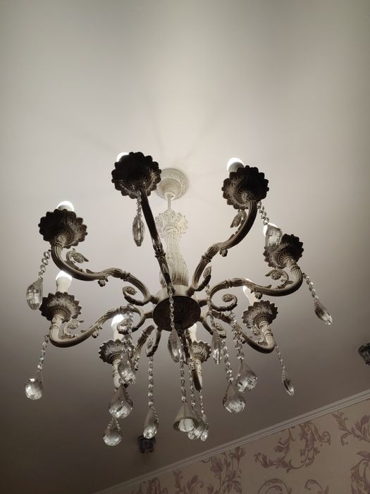 Люстра 8 лампочек Е14