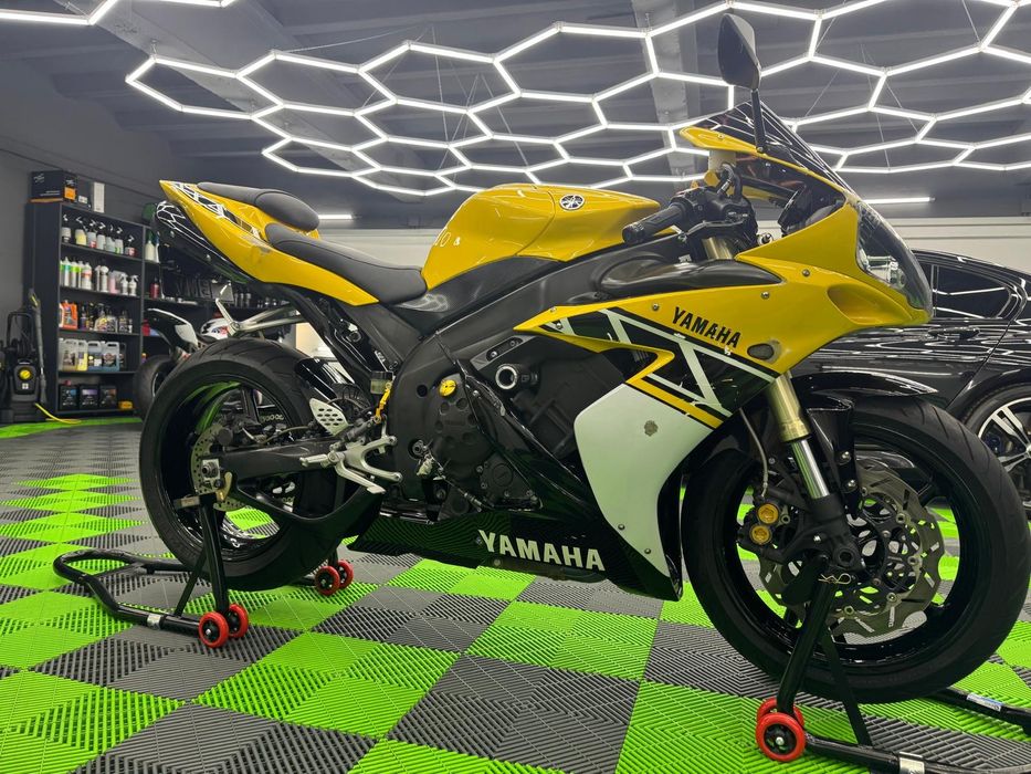 Yamaha R1 2005 Rn12