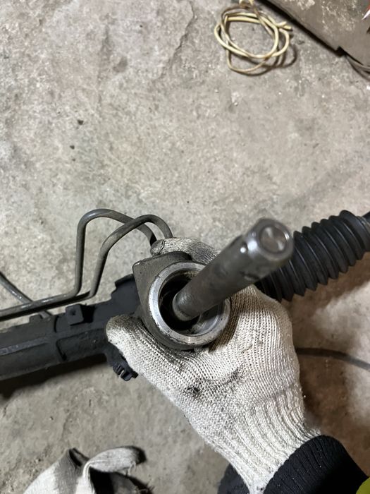 Продам рулевую рейку на mazda 3bk