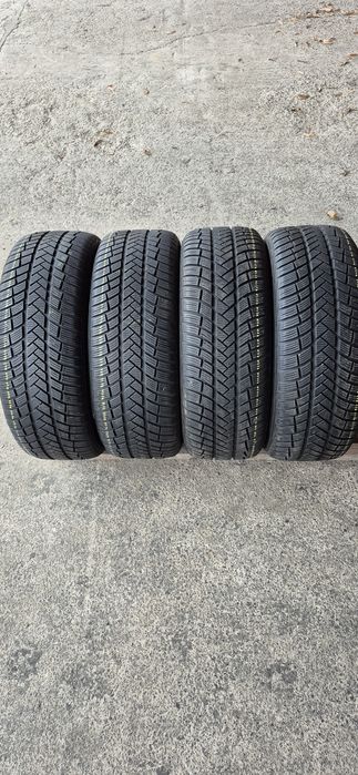 4 anvelope iarna Vredestein 235/55/17,dot 2020.Pretul este pe bucata.