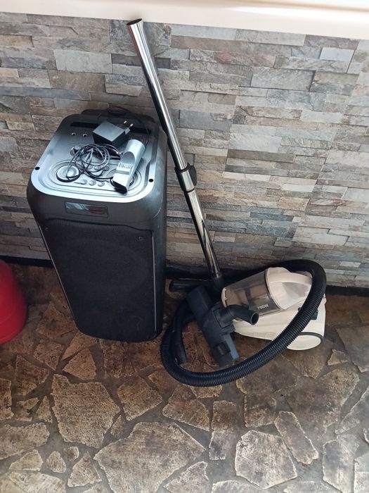 Vând ce se vede in poze ,boxa audio,pompa acvariu,pompa piscina,aspirator
