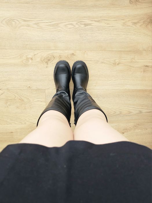 Обемни черни ботуши