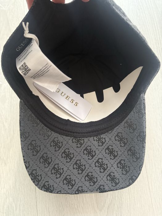 Кепка Guess новая