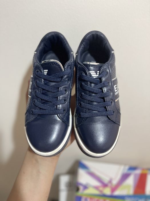 Кроссовки кожанные