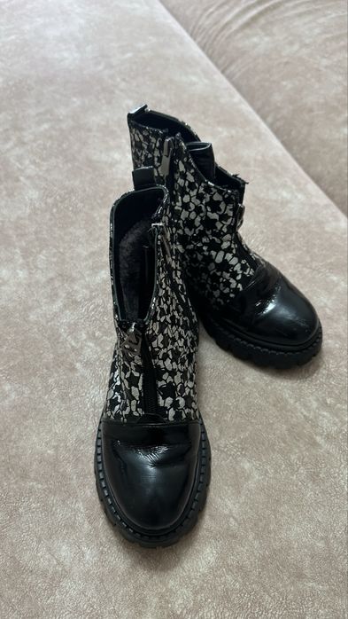 Детсий обувь для девочки.