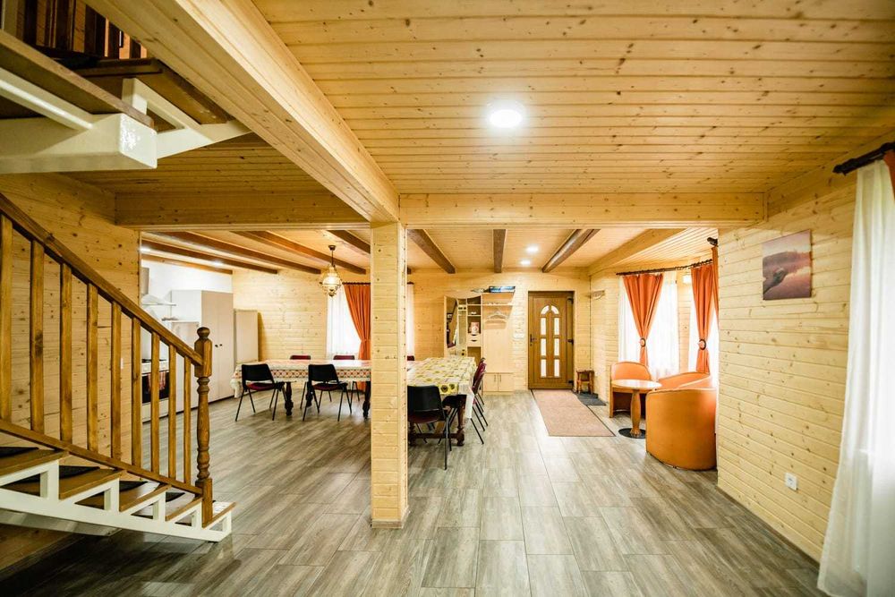 Cabane de inchiriat cu ciubar 24pers. 16 in 8 camere,sau 8 pers.in 4