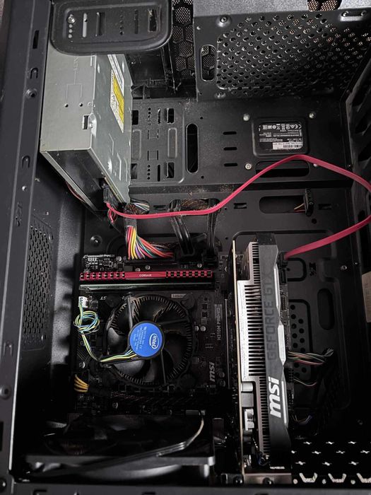 Sistem Desktop Gaming cu procesor Intel® Core™ i3-8100, 3.60GHz. DvdRW