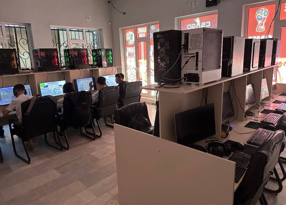 30 комплекта столы и стулья для компьютерного клуба