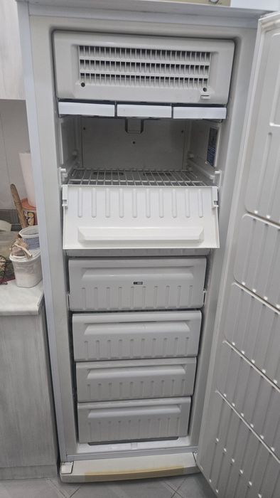 Морозильник б/у, нерабочий.