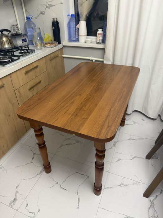 Стол обеденый . Дерево