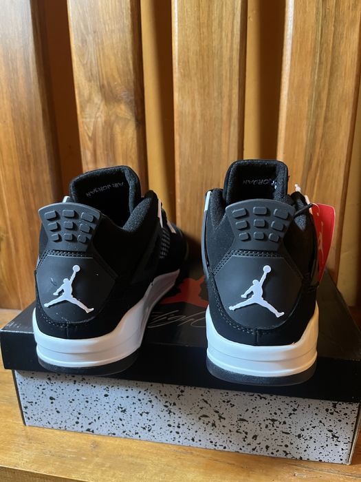Jordan 4 White thunder