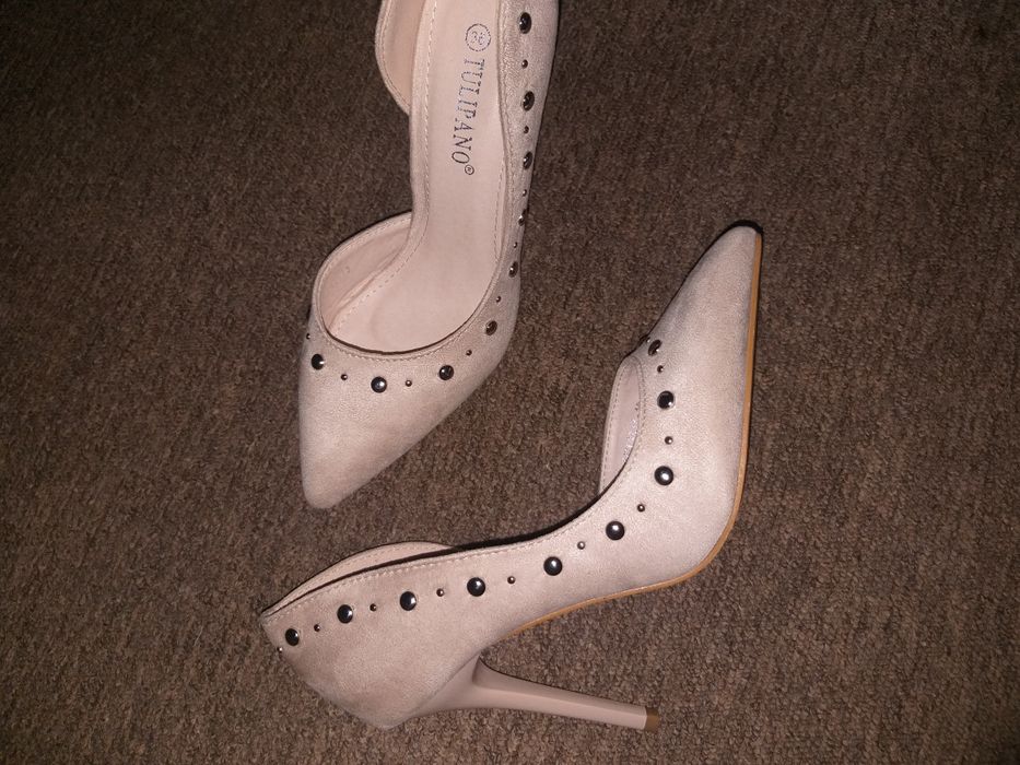 Pantofi cu toc tip stiletto