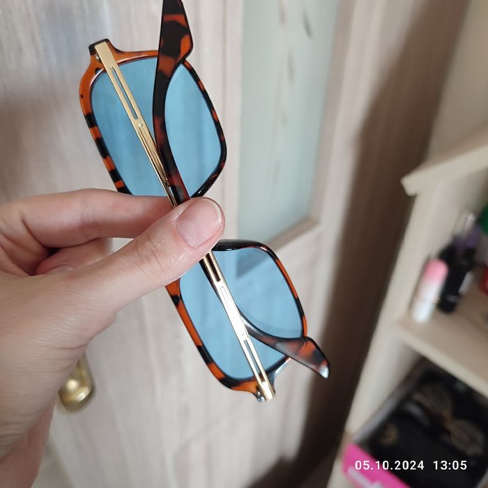 Очки с голубыми линзой