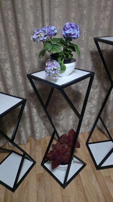 Подставка для цветов и декора