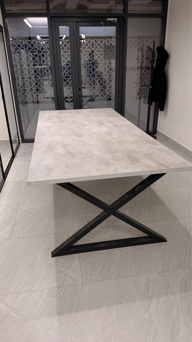 Стол офисный или просто для дома