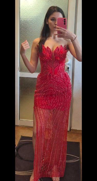 Абитуриентска червена рокля