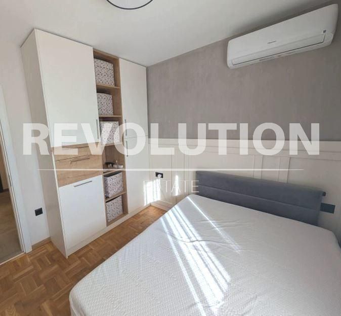 Дава се под наем Тристаен апартамент в Варна, ВИНС - 75 кв.м за 1047.03 € - Снимка #4