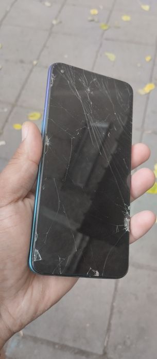 Продаёт телефон Oppo