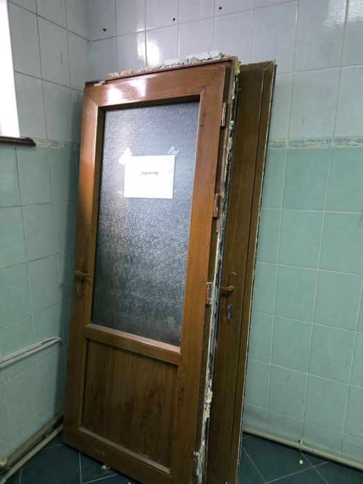 Двери пластиковые БУ