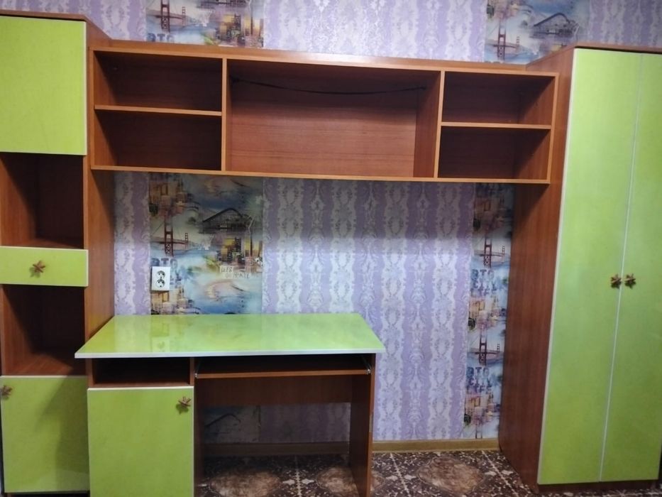 Письменный стол со шкафом