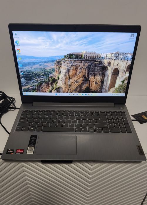 Lenovo Ideapad 3 | Ryzen 7 | 12gb RAM DDR4 | SSD