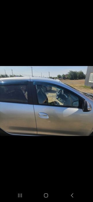 Автомобиль Renault Logan