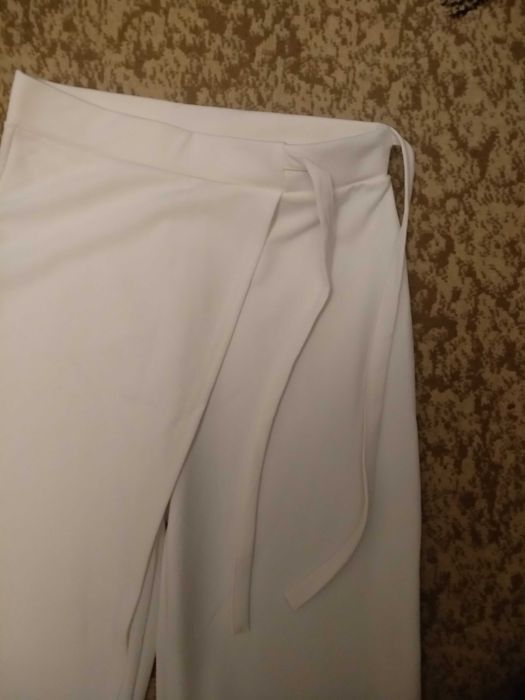 Брюки женские белые редтег