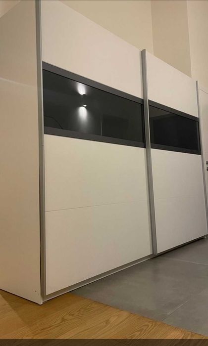 Dulap cu usi culisante