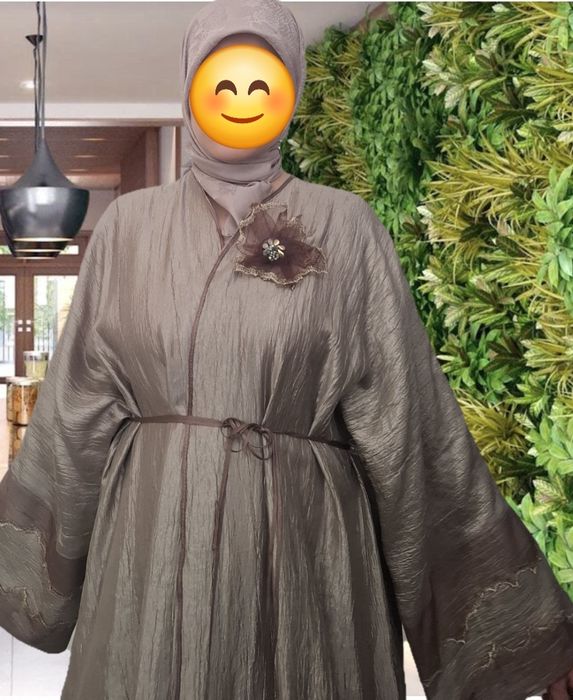 Abaya sotiladi..