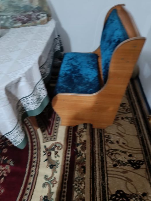 Стол со стульями