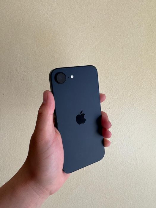 В продаже Айфон 16 Е