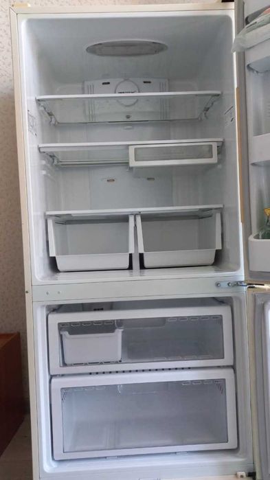 Холодильник Samsung