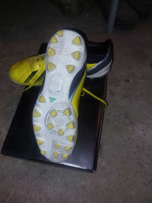 Футболни обувки - калеври