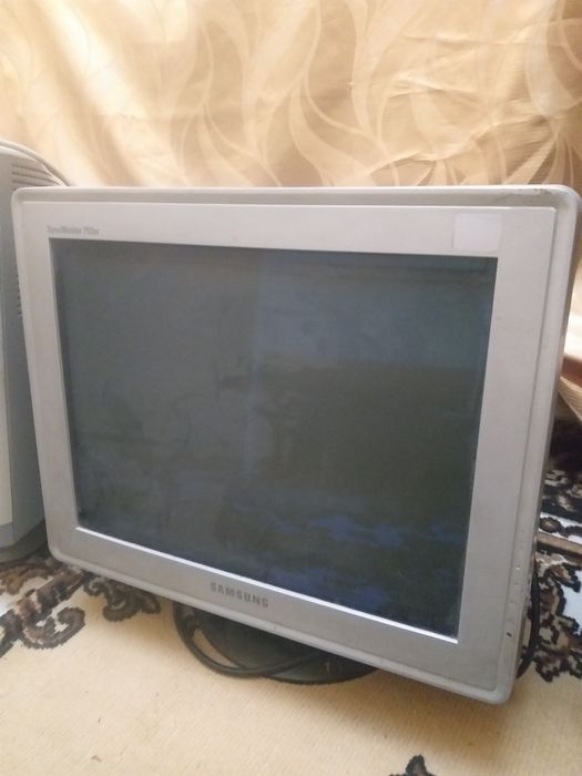 Sotiladi monitor Samsung