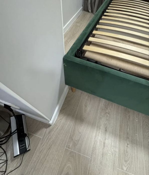 Кровать двуспальная с матрасом