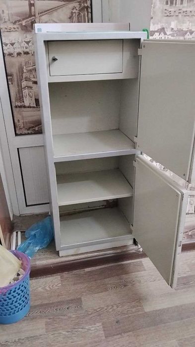 Продается сейф. Цейф сотилади.