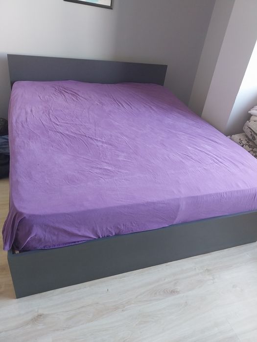 Продавам спалня  с подматрачна рамка(без матрак).