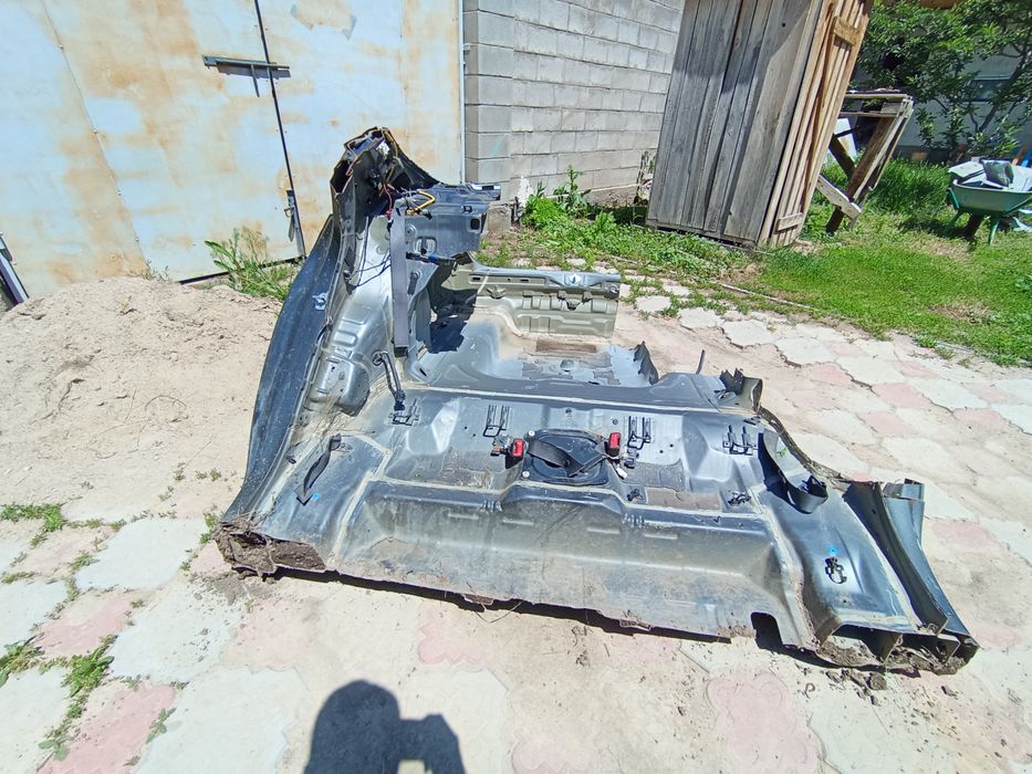 Hyundai Elantra задний крылья