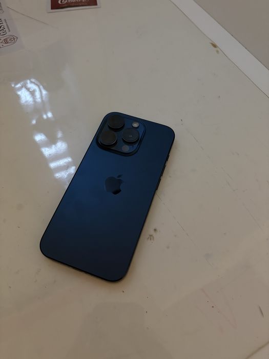 iPnone 15 Pro blue