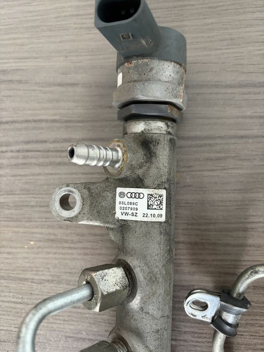 Set 4 injectoare Passat + rampa injectoare cod 03L089C, 170 cai, CBBB.