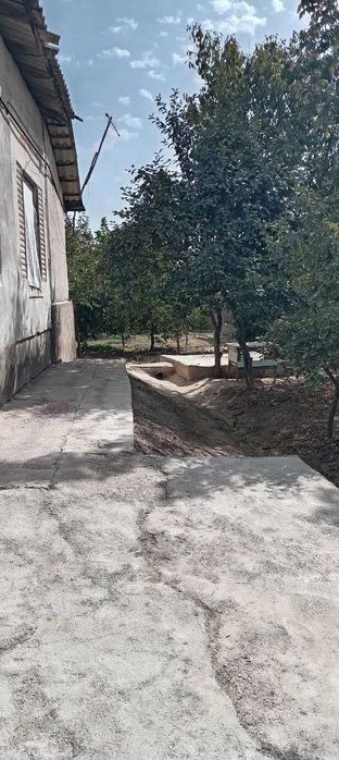 Parkent tumanida Hovli sotiladi