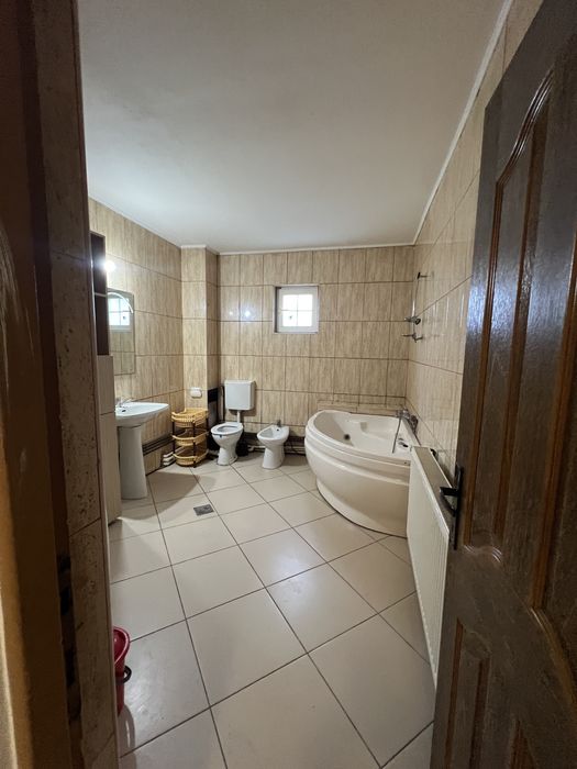 Apartament cu  3 camere