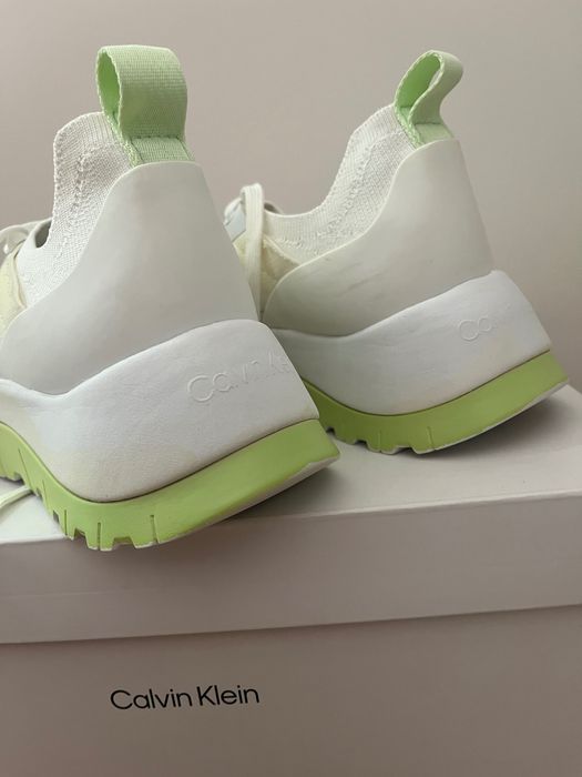 Обувки , маратонки