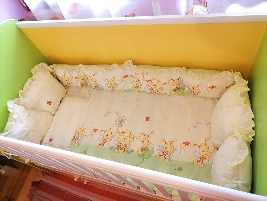 Детско легло с матрак и комплект обиколници