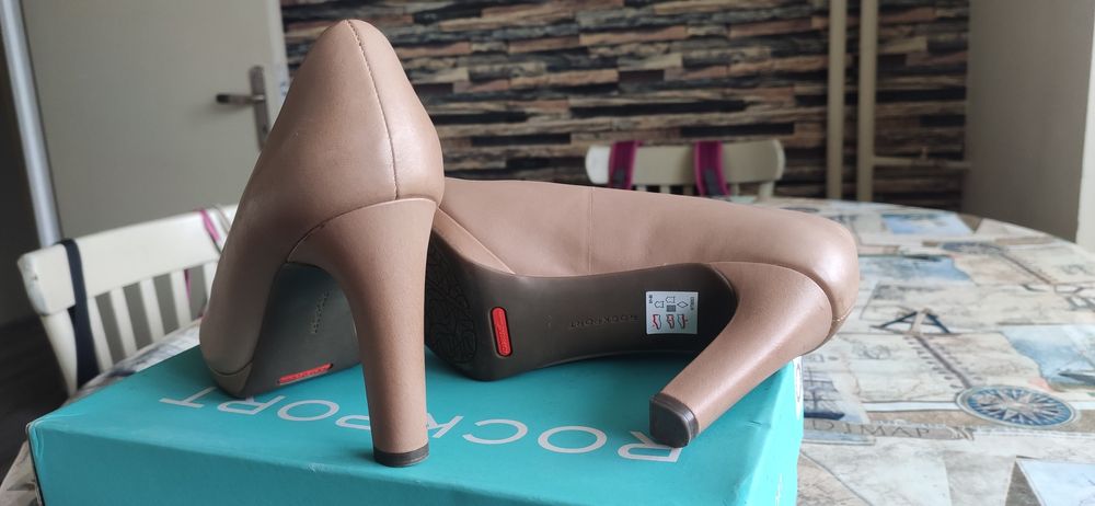 Дамски обувки Adidas ест.кожа, телесен цвят