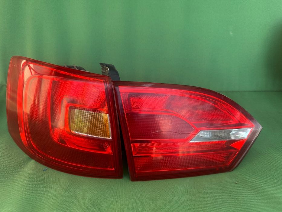 Vând stopuri spate pentru VW Jetta, model 2011–2015
