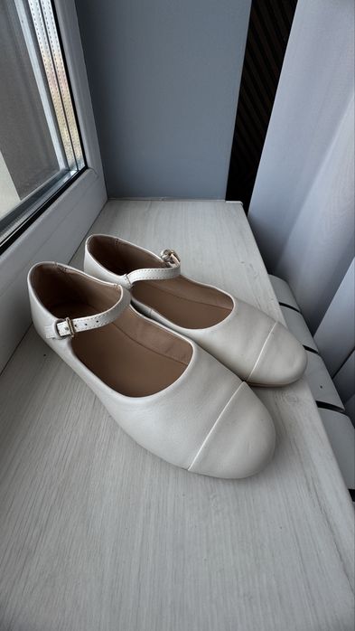 Кожаные белые балетки для девочки ZARA