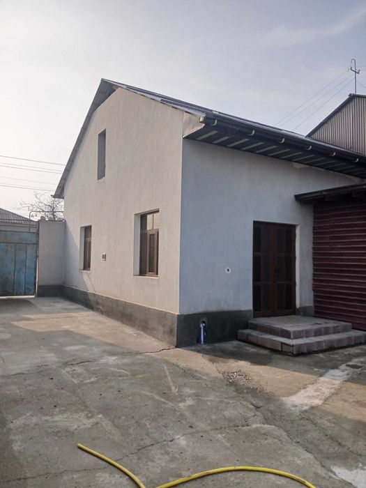 Hovli sotiladi. Uy sotiladi.