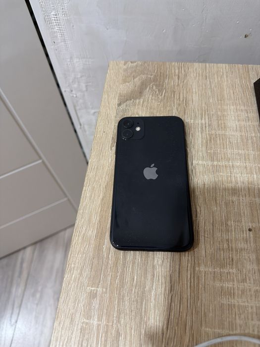 Продам айфон 11, черного цвета 2 наносим