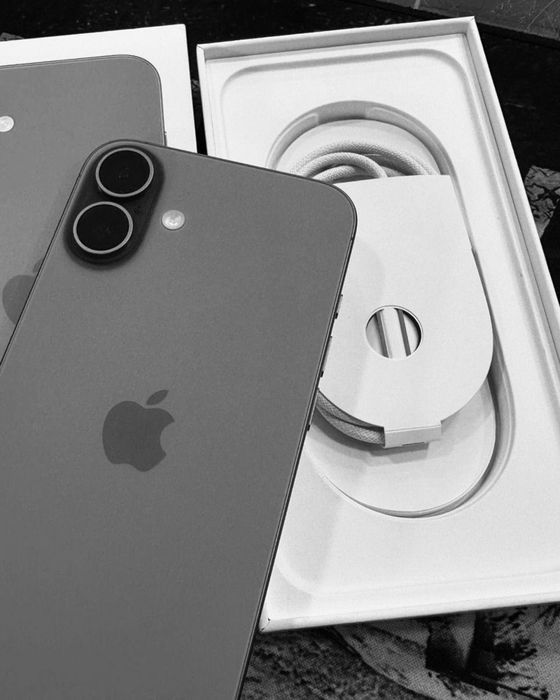 Айфон 17 черный 256 гб Пользовалась 4 месяца Аккумулятор 100%